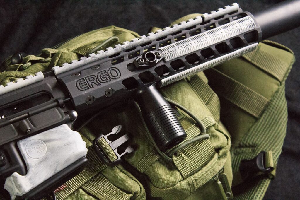 A picture of 0003179 ergo 4 slot m lok wedgelok rail cover 4pk black with USA Gun Store